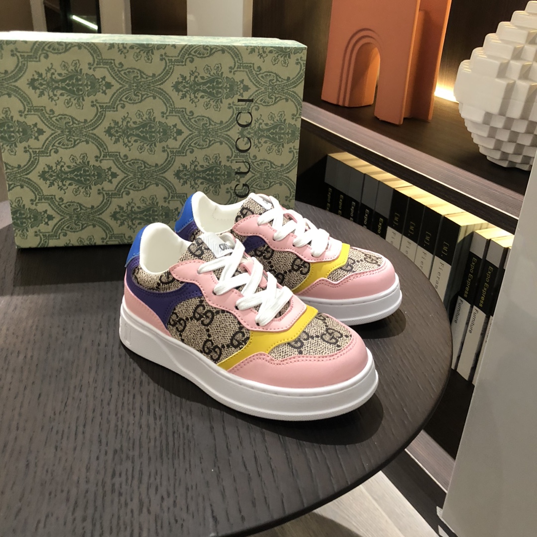 Children's shoes child